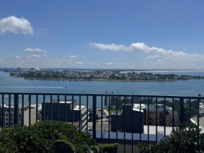 Apartment Stunning Rooftop Views, walk to beach, cafes, harbour, Newcastle